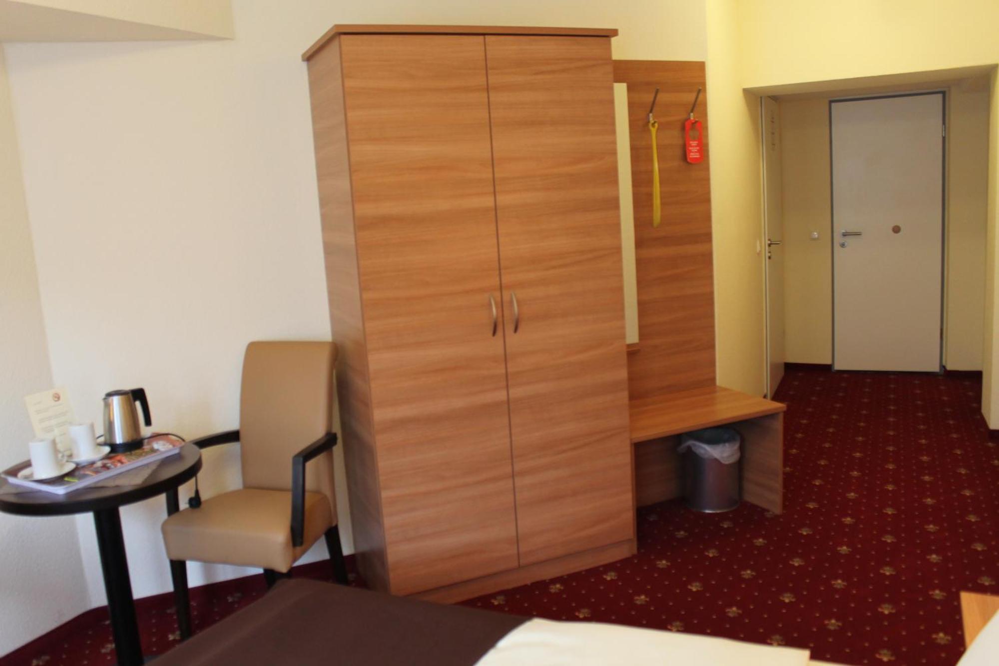 Hotel Harburger Hof Гамбург Экстерьер фото
